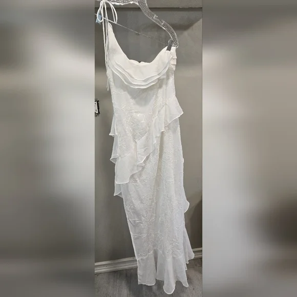 All About May• Lenora One-Shoulder White Ruffled Asymmetric Dress. Sz 6 - Picture 5 of 16